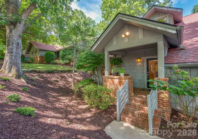 2nd image of 16 Lacoste Dr, Hendersonville, NC 28739 | MLS# 4406405