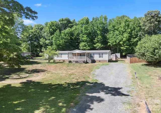 Photo 2 of Single family home for sale at 199 Sable Ln, Thomasville, NC 27360 | MLS# 4406494 | Listing updated on 2026-07-29