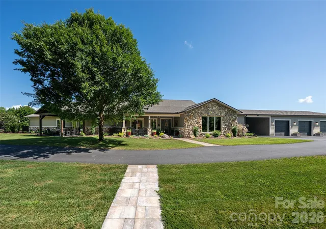 3rd image of 660 Pleasant Grv Rd, Hendersonville, NC 28739 | MLS# 4406497