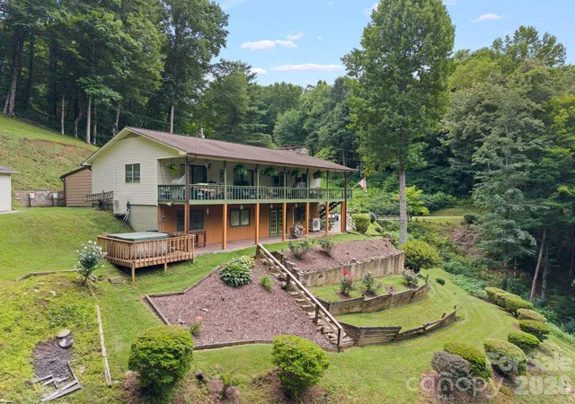 Photo 3 of Single family home for sale at 275 Knob Hl Ests Rd, Sylva, NC 28779 | MLS# 4406505 | Listing updated on 2026-07-29