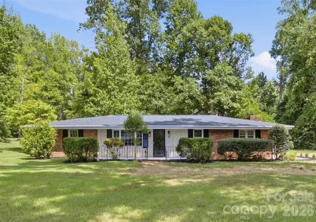 Photo 2 of Single family home for sale at 8223 Knollwood Cir, Charlotte, NC 28213 | MLS# 4406519 | Listing updated on 2026-09-23
