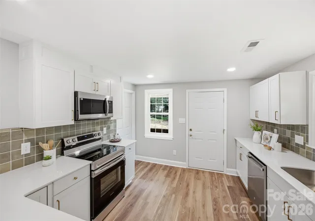 Photo 4 of Single family home for sale at 8223 Knollwood Cir, Charlotte, NC 28213 | MLS# 4406519 | Listing updated on 2026-10-21