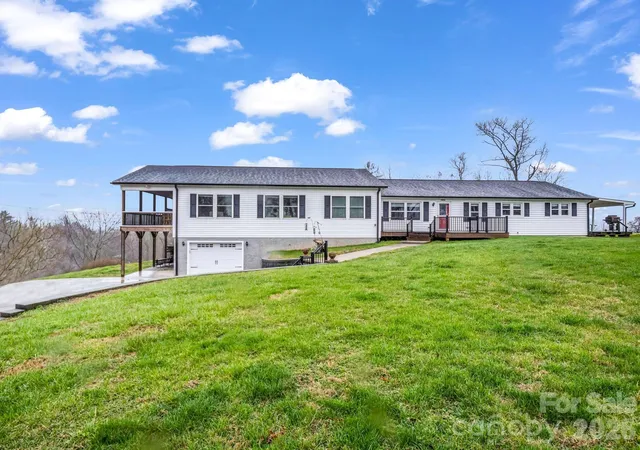 Photo 1 of Multi family home for sale at 1086 Carters Ridge Rd, Spruce Pine, NC 28777 | MLS# 4406527 | Listing updated on 2026-10-01