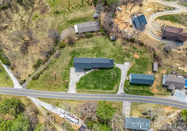 Photo 2 of Multi family home for sale at 1086 Carters Ridge Rd, Spruce Pine, NC 28777 | MLS# 4406527 | Listing updated on 2026-08-31
