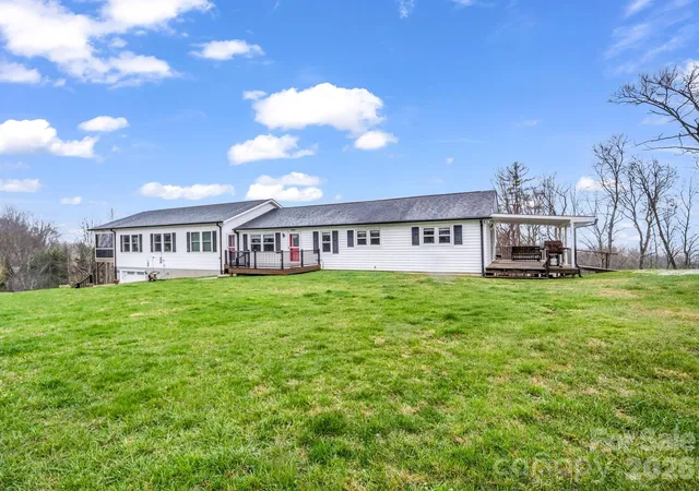 Listing Photo 3 - Condo for sale in building located at 1086 Carters Ridge Rd, Spruce Pine, NC 28777