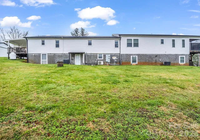 Listing Photo 4 - Condo for sale in building located at 1086 Carters Ridge Rd, Spruce Pine, NC 28777