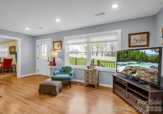 Listing Photo 5 - Condo for sale in building located at 1086 Carters Ridge Rd, Spruce Pine, NC 28777