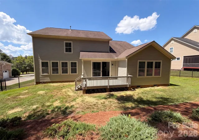Photo 4 of Single family home for sale at 147 Monteray Oaks Cir, Fort Mill, SC 29715 | MLS# 4406547 | Listing updated on 2026-09-17