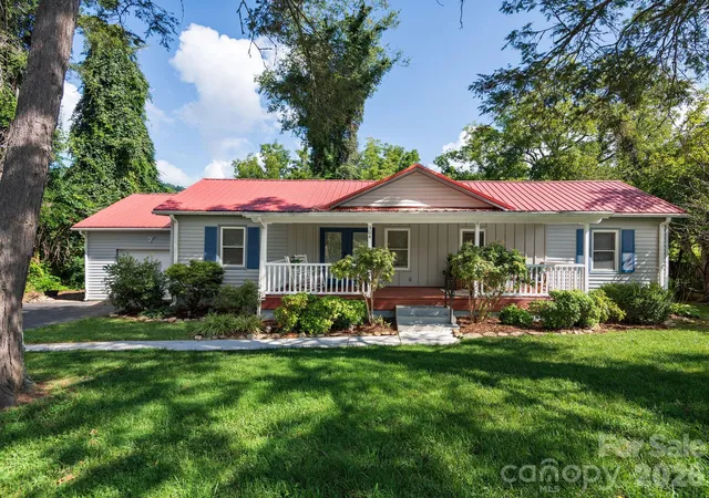 Photo 1 of Single family home for sale at 304 Old Haw Crk Rd, Asheville, NC 28805 | MLS# 4406556 | Listing updated on 2026-09-29