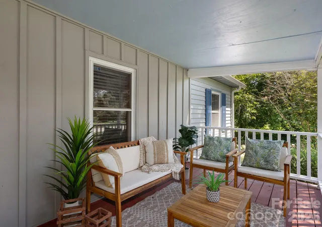 Photo 3 of Single family home for sale at 304 Old Haw Crk Rd, Asheville, NC 28805 | MLS# 4406556 | Listing updated on 2026-09-29