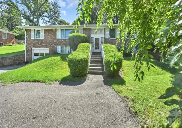 Photo 1 of Single family home for sale at 28 Glenview Rd, Asheville, NC 28804 | MLS# 4406564 | Listing updated on 2026-10-08
