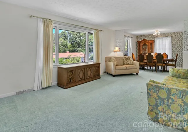 Photo 4 of Single family home for sale at 28 Glenview Rd, Asheville, NC 28804 | MLS# 4406564 | Listing updated on 2026-10-08