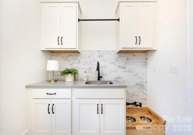 Photo 4 of Townhouse for sale at 1329 Bywood Ln, Charlotte, NC 28209 | MLS# 4406580 | Listing updated on 2026-10-16