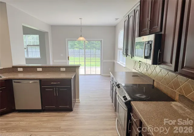 Photo 4 of Single family home for sale at 13514 Delstone Dr, Huntersville, NC 28078 | MLS# 4406608 | Listing updated on 2026-10-06