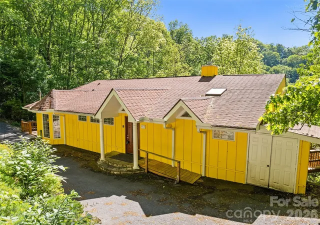 Photo 4 of Sale Pending at 969 Mountain View Dr, Maggie Valley, NC 28751 | MLS# 4406621 | Listing updated on 2026-09-03