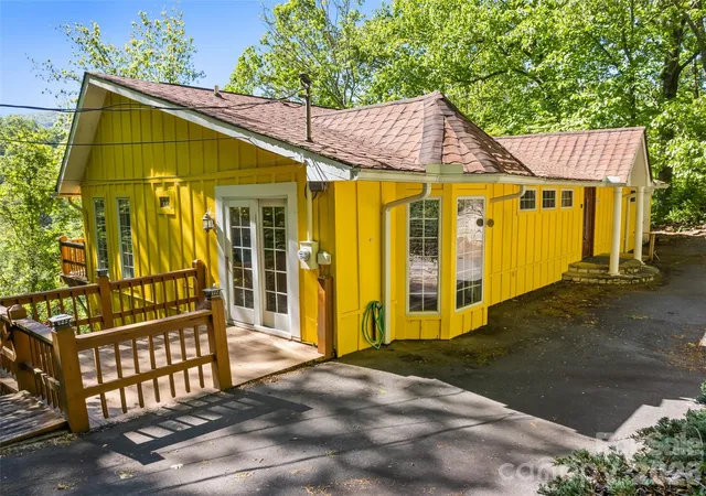 Photo 5 of Sale Pending at 969 Mountain View Dr, Maggie Valley, NC 28751 | MLS# 4406621 | Listing updated on 2026-09-03