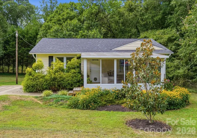 1st image of 605 Powerline Ave, Belmont, NC 28012 | MLS# 4406622