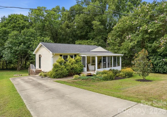 3rd image of 605 Powerline Ave, Belmont, NC 28012 | MLS# 4406622