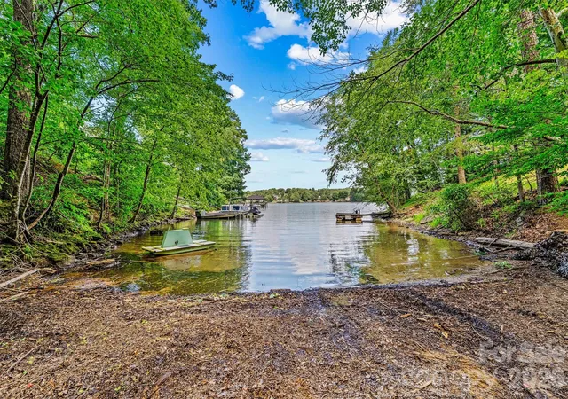 Photo 3 of Single family home for sale at 5135 36th Street Dr NE, Hickory, NC 28601 | MLS# 4406637 | Listing updated on 2026-10-03