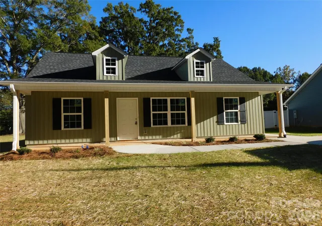 Single family home for sale at 220 Mcclain St, York, SC 29745 | MLS# 4406640