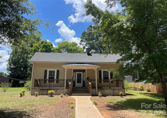 Photo 1 of Single family home for sale at 234 Jefferson St E, York, SC 29745 | MLS# 4406642 | Listing updated on 2026-07-23
