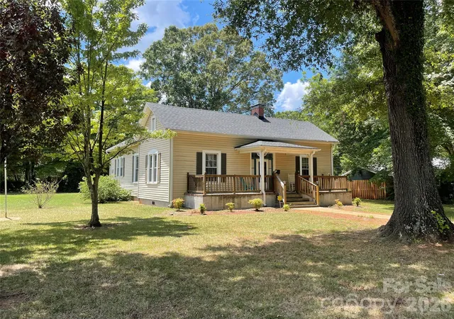 Photo 2 of Single family home for sale at 234 Jefferson St E, York, SC 29745 | MLS# 4406642 | Listing updated on 2026-07-23