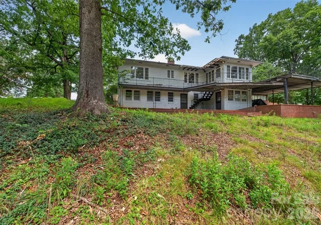 Photo 1 of Single family home for sale at 311 33rd Street Dr Se, Hickory, NC 28602 | MLS# 4406647 | Listing updated on 2026-09-19