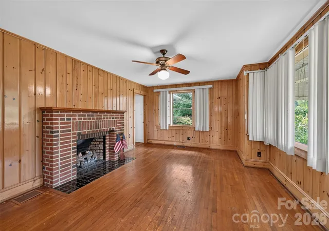 Photo 3 of Single family home for sale at 311 33rd Street Dr Se, Hickory, NC 28602 | MLS# 4406647 | Listing updated on 2026-09-19
