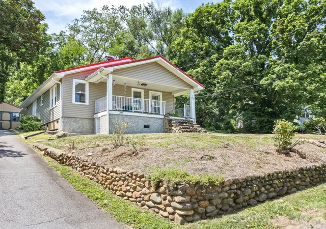 Photo 1 of Single family home for sale at 20 Cottage St, Asheville, NC 28804 | MLS# 4406650 | Listing updated on 2026-10-05