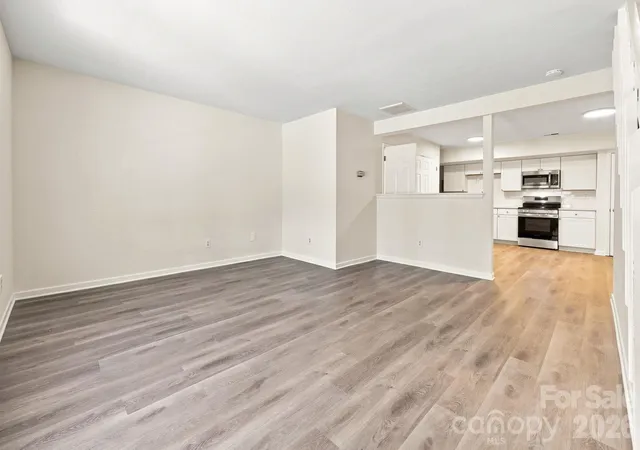 Photo 3 of Townhouse for sale at 5 Country Gdns Dr, Fletcher, NC 28732 | MLS# 4406655 | Listing updated on 2026-09-29