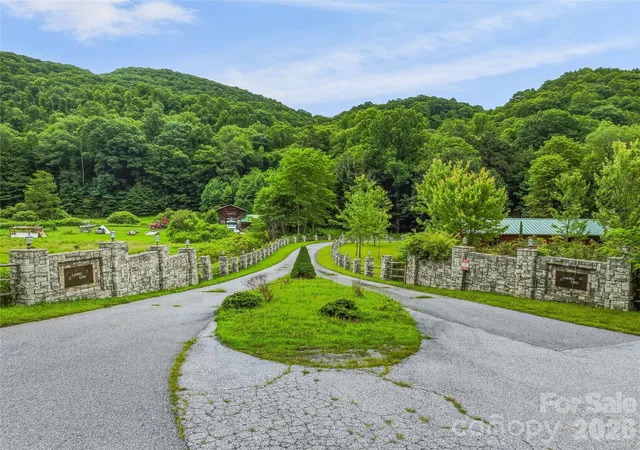 Listing Photo 3 - Condo for sale in building located at 961 Wilson Br Rd, Mars Hill, NC 28754