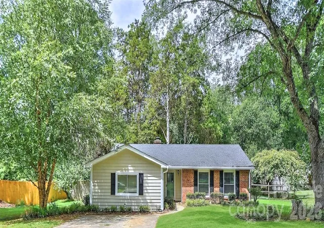 Photo 1 of Single family home for sale at 5900 Tillery Dr, Charlotte, NC 28226 | MLS# 4406670 | Listing updated on 2026-10-23