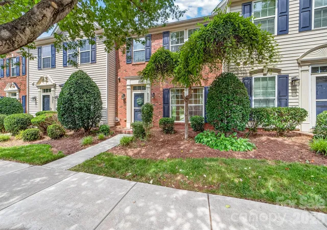 2nd image of 8261 Bridgegate Dr, Huntersville, NC 28078 | MLS# 4406688