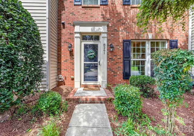 Photo 3 of Townhouse for sale at 8261 Bridgegate Dr, Huntersville, NC 28078 | MLS# 4406688 | Listing updated on 2026-09-24