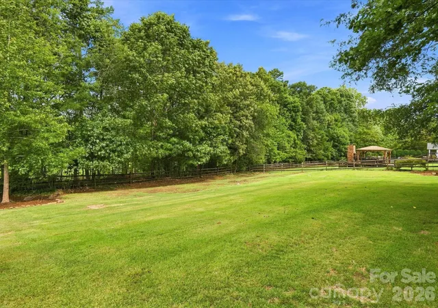 Photo 3 of Single family home for sale at 1012 Easthampton Ln, Waxhaw, NC 28173 | MLS# 4406705 | Listing updated on 2026-09-25