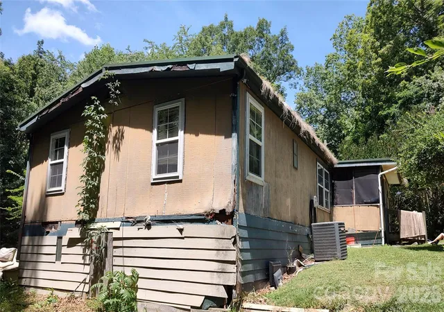 Photo 3 of Sale Pending at 440 Hidden View Rd, Hendersonville, NC 28792 | MLS# 4406707 | Listing updated on 2026-08-27