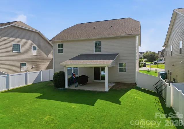 Photo 4 of Single family home for sale at 3830 Lake Breeze Dr, Sherrills Ford, NC 28673 | MLS# 4406708 | Listing updated on 2026-10-27