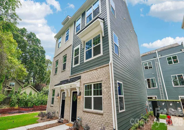 Photo 2 of Townhouse for sale at 821 Hammers Ln, Charlotte, NC 28205 | MLS# 4406721 | Listing updated on 2026-10-07