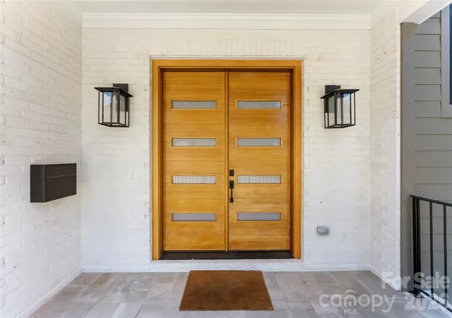 Photo 3 of Single family home for sale at 1550 Coventry Rd, Charlotte, NC 28211 | MLS# 4406739 | Listing updated on 2026-10-26