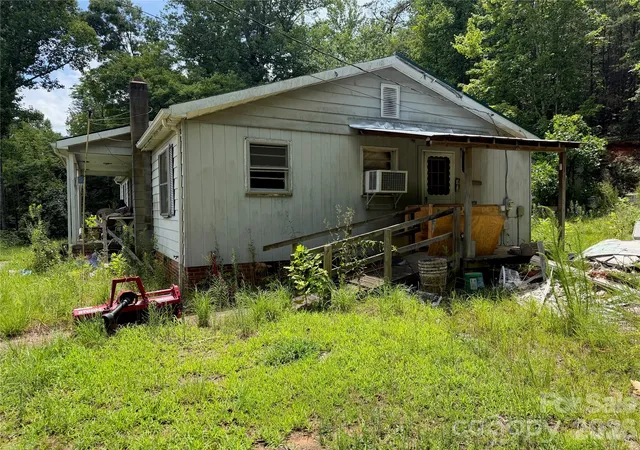 Photo 3 of Single family home for sale at 5022 Old Nc 18 Hwy, Connellys Springs, NC 28612 | MLS# 4406749 | Listing updated on 2026-09-12