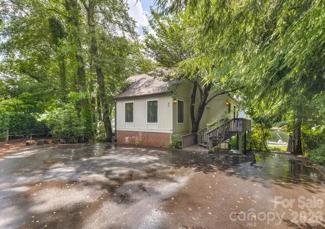 Photo 2 of Single family home for sale at 82 Innsbrook Dr, Lake Toxaway, NC 28747 | MLS# 4406757 | Listing updated on 2026-07-30