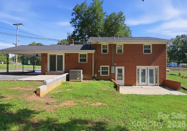 Photo 3 of Single family home for sale at 1300 Montgomery Ave, Albemarle, NC 28001 | MLS# 4406759 | Listing updated on 2026-09-12