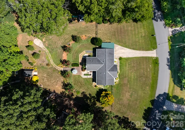 Photo 4 of Single family home for sale at 1433 Niagara Cir, Charlotte, NC 28214 | MLS# 4406762 | Listing updated on 2026-09-30