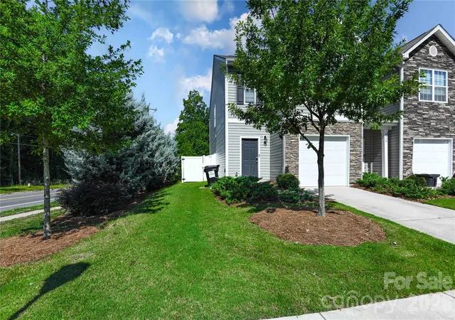 Photo 2 of Townhouse for sale at 6005 Guildford Hl Ln, Charlotte, NC 28215 | MLS# 4406775 | Listing updated on 2026-08-30