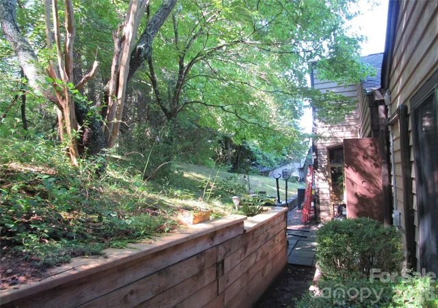 3rd image of 6 Woodlands Dr, Black Mountain, NC 28711 | MLS# 4406777