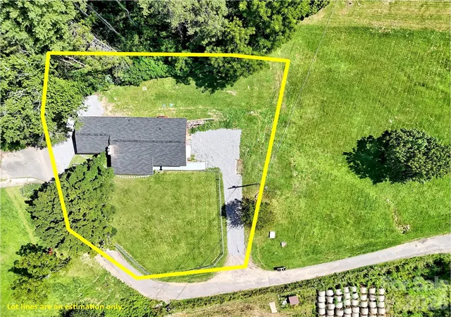 36th image of 70 Iris Ln, Canton, NC 28716 | MLS# 4406779