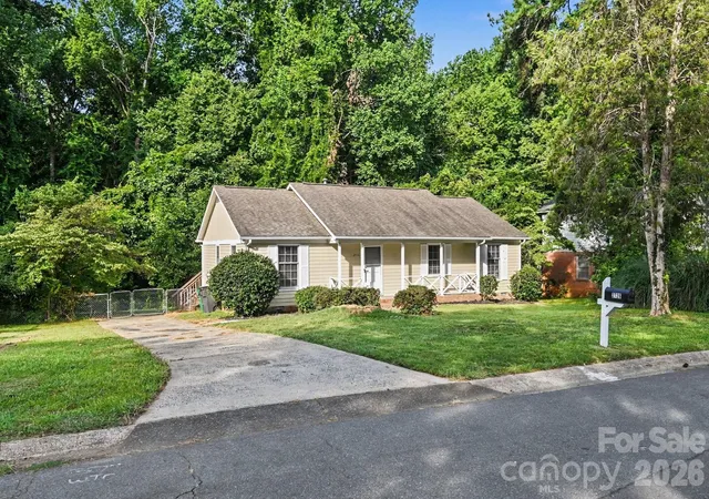 Photo 1 of Single family home for sale at 2726 Meadowcliff Dr, Charlotte, NC 28215 | MLS# 4406782 | Listing updated on 2026-09-25