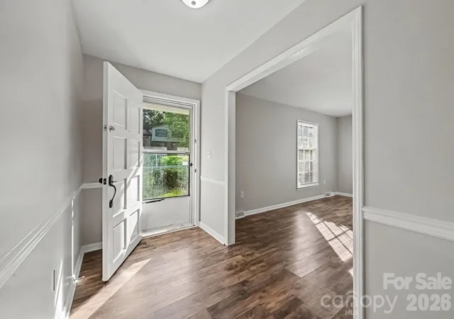 Photo 3 of Single family home for sale at 2726 Meadowcliff Dr, Charlotte, NC 28215 | MLS# 4406782 | Listing updated on 2026-09-25