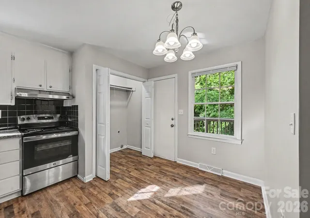 Photo 2 of Single family home for sale at 2726 Meadowcliff Dr, Charlotte, NC 28215 | MLS# 4406782 | Listing updated on 2026-09-25