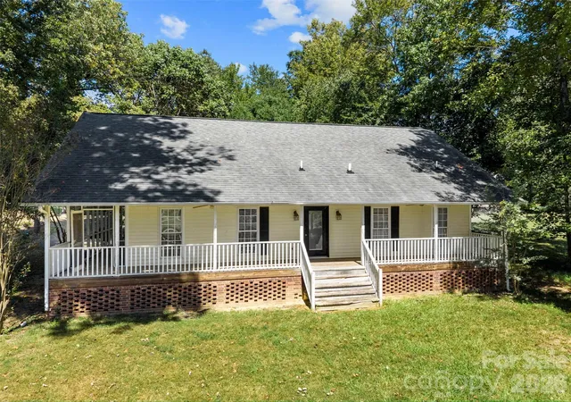 Photo 2 of Single family home for sale at 142 Harbor Point Dr #31, Cherryville, NC 28021 | MLS# 4406785 | Listing updated on 2026-09-19